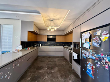 Interior 9