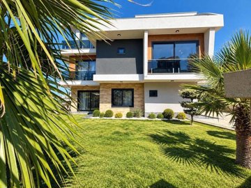 Exterior 3
