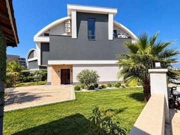 Exterior 4