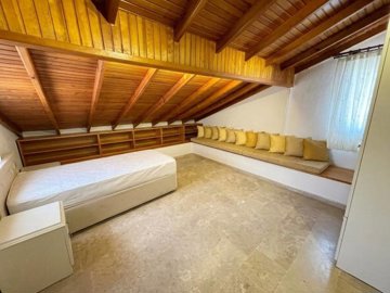 Interior 9