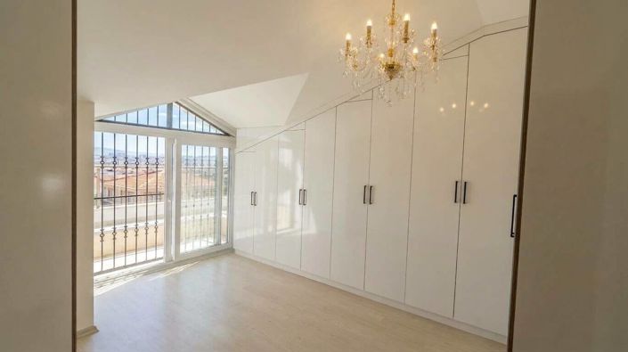 Image No.10-4 Bed Apartment for sale