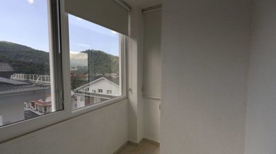 Interior 12
