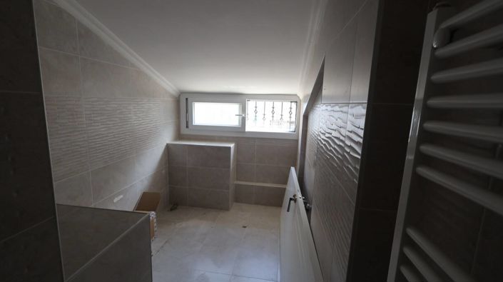 Image No.20-4 Bed Apartment for sale