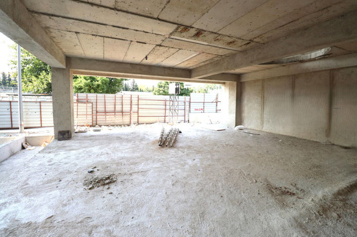 Image No.10-3 Bed Commercial for sale