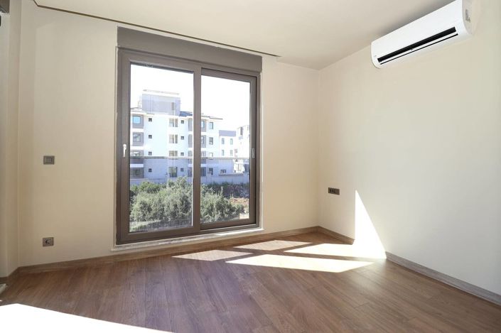 Image No.13-12 Bed House/Villa for sale