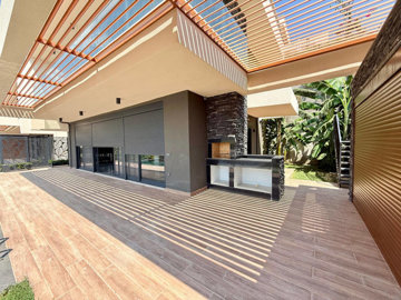 Exterior 5