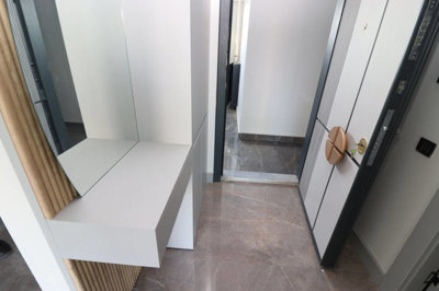 Interior 5
