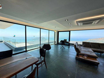 Interior 4
