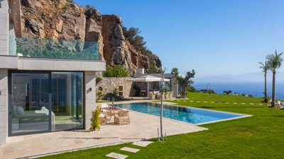 Exterior 5