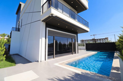 Exterior 5