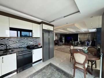 Interior 5