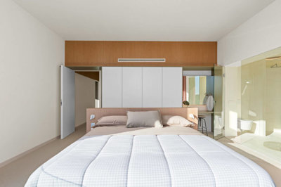 Interior 8