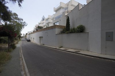 Exterior 1