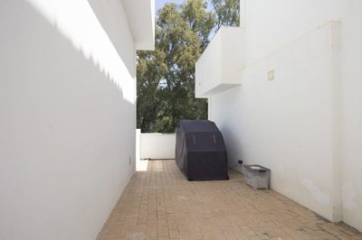 Exterior 4