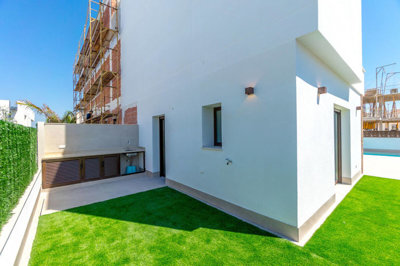 Exterior 10