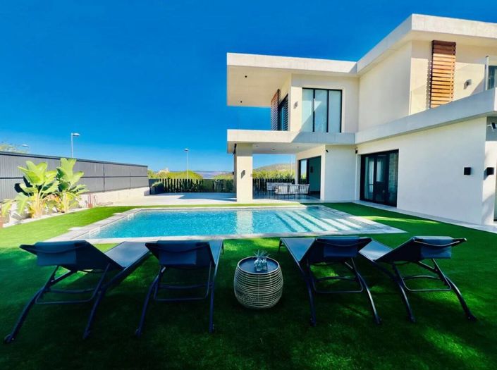 Image No.1-4 Bed House/Villa for sale