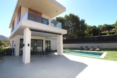 Exterior 1