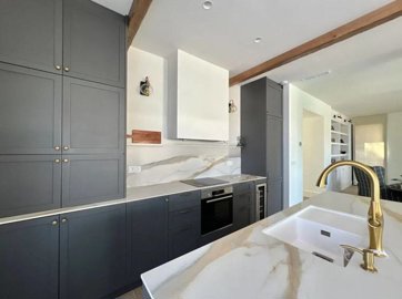 Interior 5