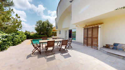 Exterior 13
