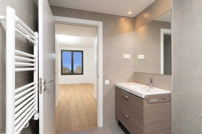 Image No.8-2 Bed Apartment for sale