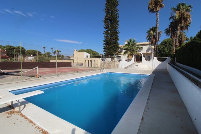 Image No.6-6 Bed House/Villa for sale