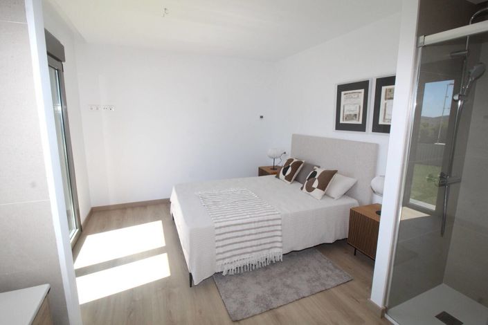 Image No.10-4 Bed House/Villa for sale