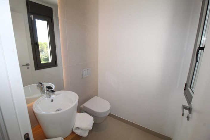 Image No.18-4 Bed House/Villa for sale