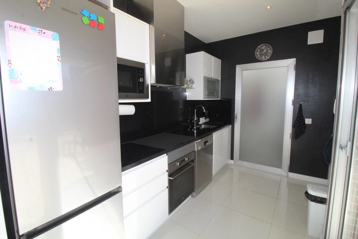 Image No.24-3 Bed Apartment for sale