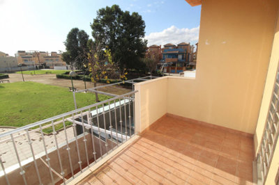 Exterior 8
