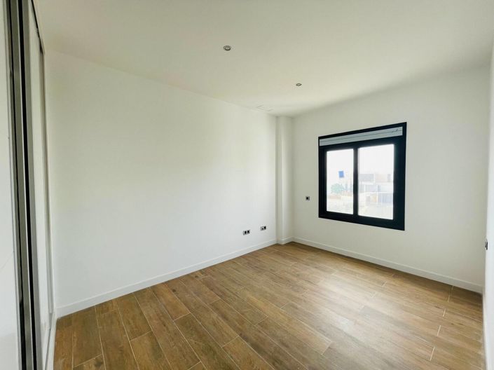 Image No.5-5 Bed House/Villa for sale