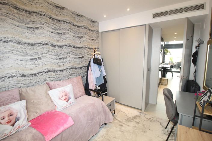 Image No.17-3 Bed Apartment for sale