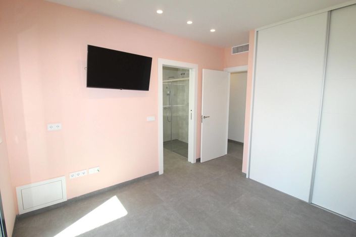 Image No.26-5 Bed House/Villa for sale