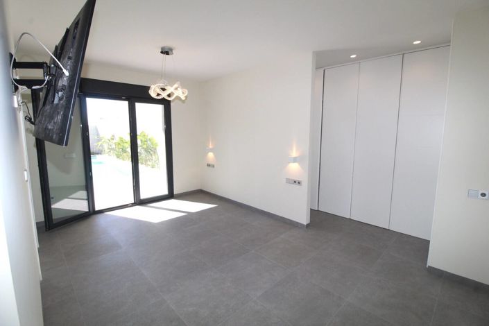 Image No.30-5 Bed House/Villa for sale