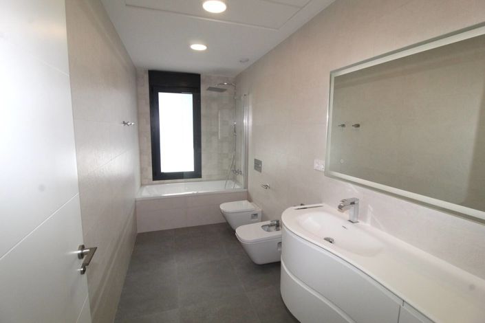 Image No.38-5 Bed House/Villa for sale