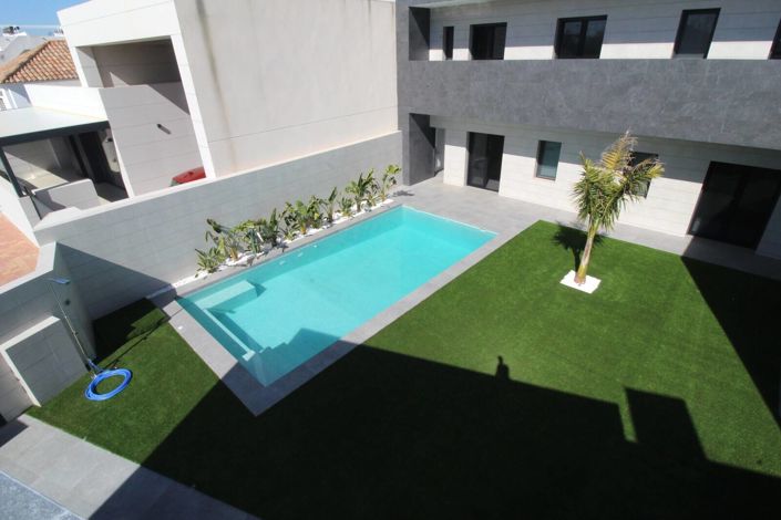 Image No.6-5 Bed House/Villa for sale