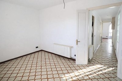 Interior 6