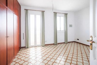 Interior 8