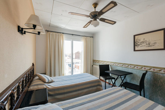 Image No.14-24 Bed Commercial for sale