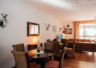 Interior 5
