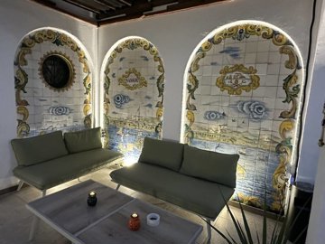 Interior 9
