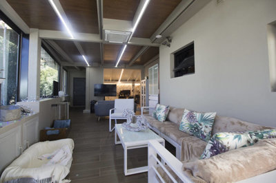 Interior 5
