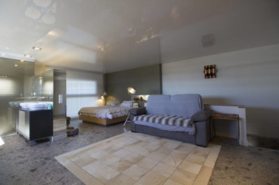 Interior 8