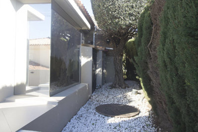 Exterior 4