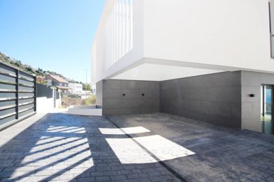 Exterior 9