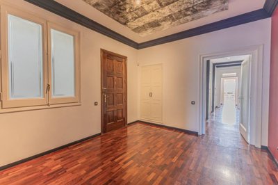 Interior 5