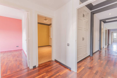 Interior 6