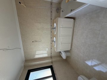 Interior 6