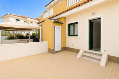 Exterior 4