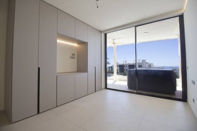 Interior 4