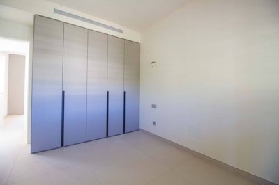 Interior 8